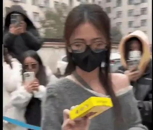 娱乐搬料吃瓜的视频,跟随视频一起吃瓜，揭秘明星幕后故事